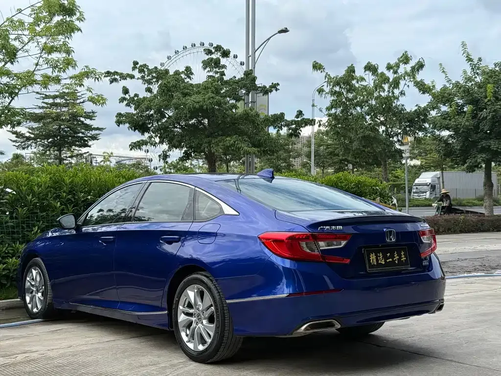 Honda Accord — фото 10