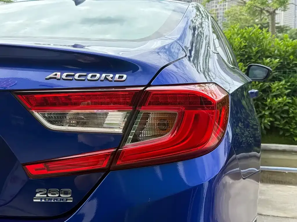 Honda Accord — фото 8