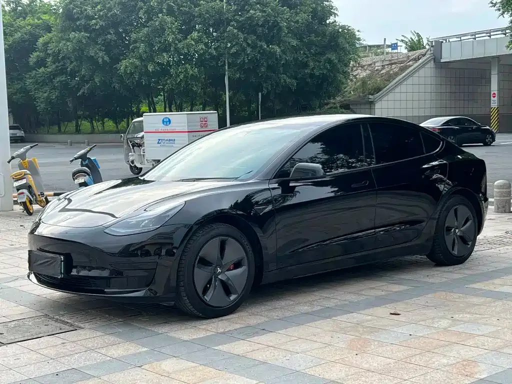 Tesla Model 3 — фото 1