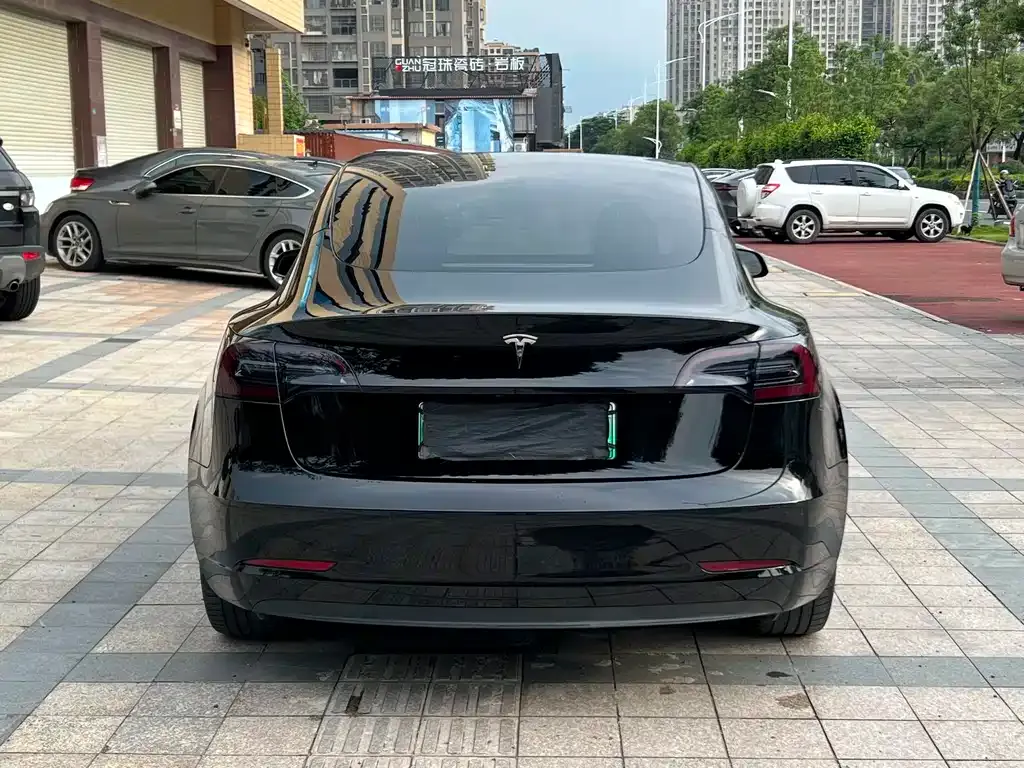 Tesla Model 3 — фото 5