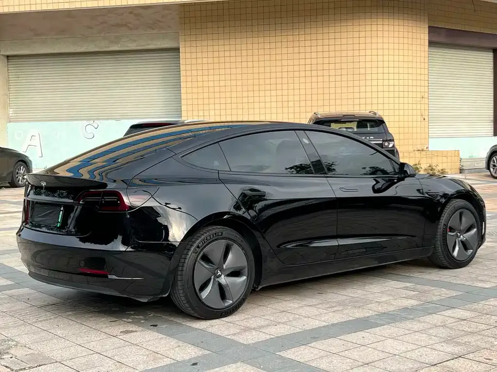 Tesla Model 3 — фото 2