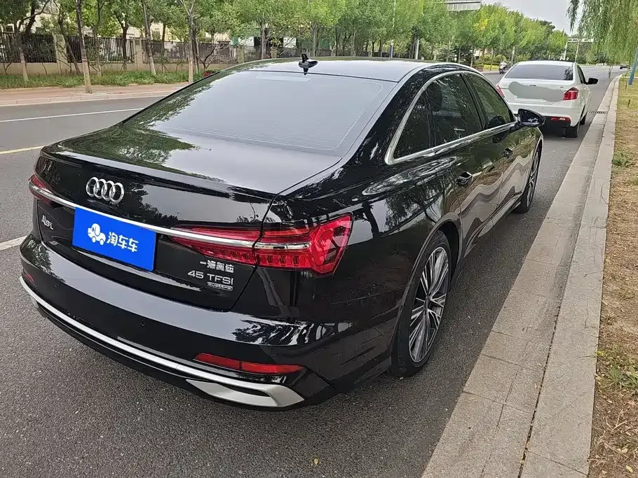 Audi A6L — фото 10