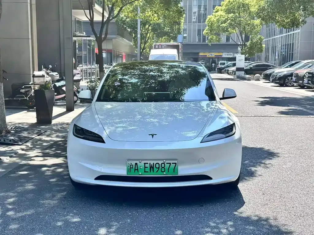Tesla Model 3 — фото 4