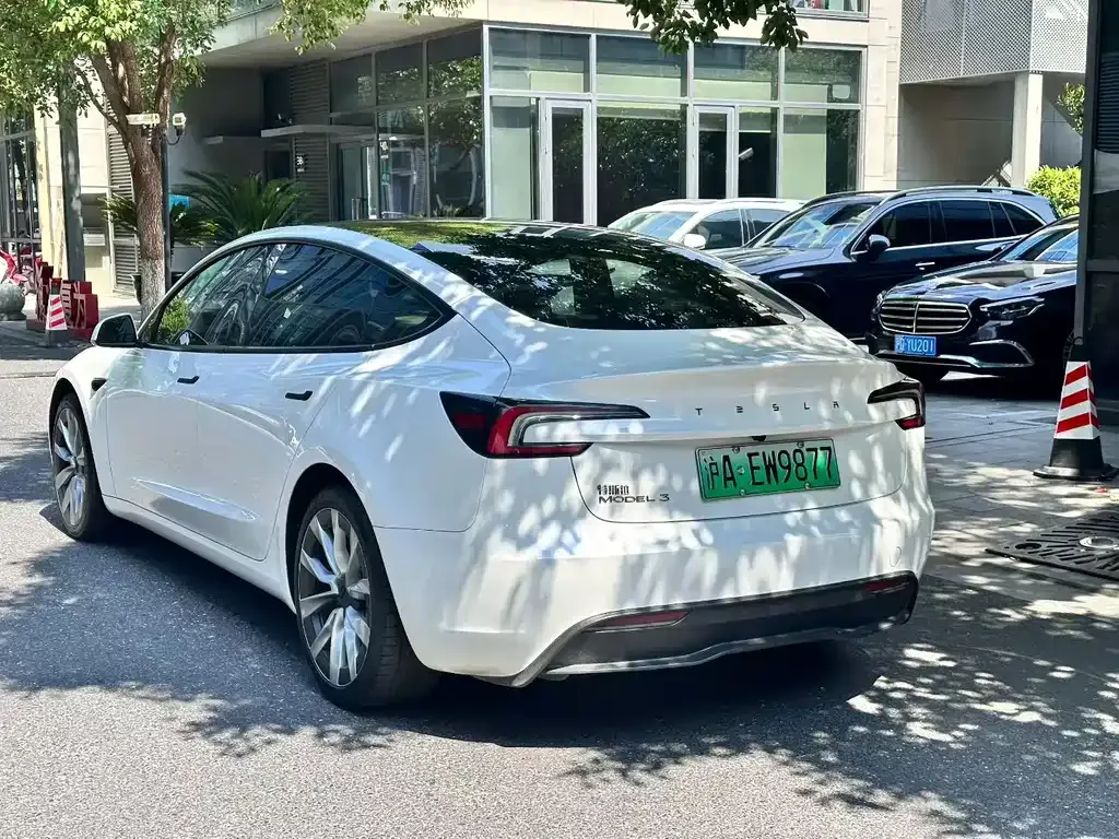 Tesla Model 3 — фото 9
