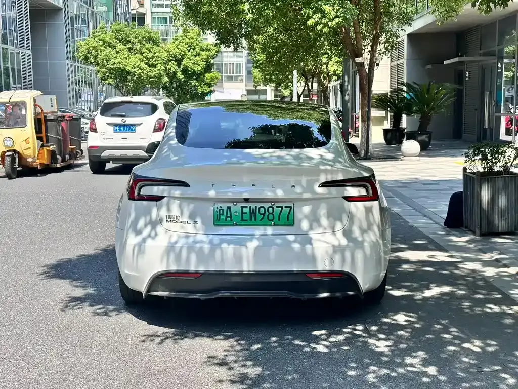 Tesla Model 3 — фото 8