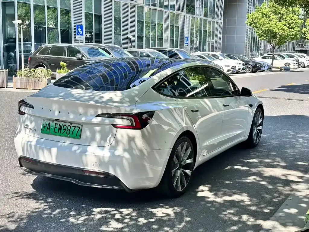 Tesla Model 3 — фото 7