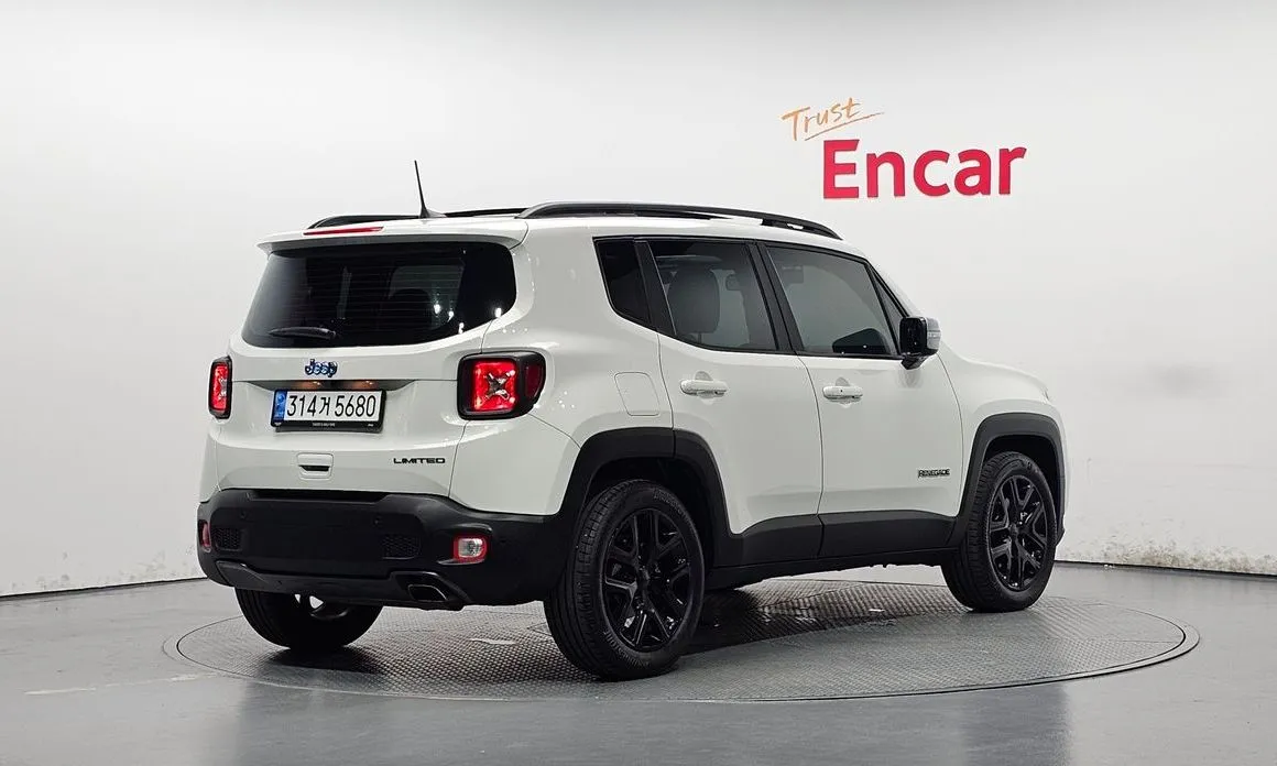 Jeep Renegade — фото 3