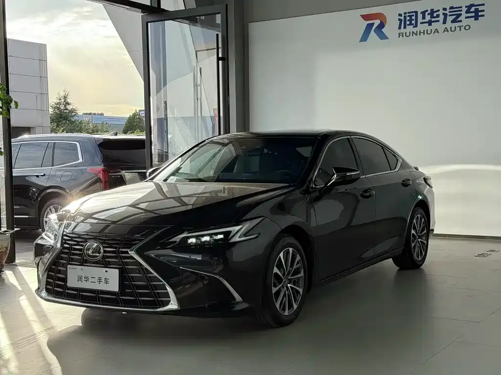 Lexus ES — фото 1