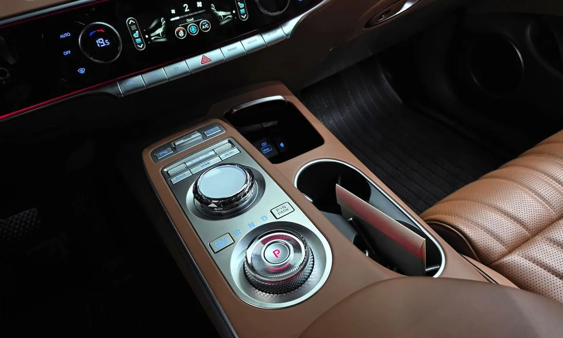 Genesis GV70 — фото 10