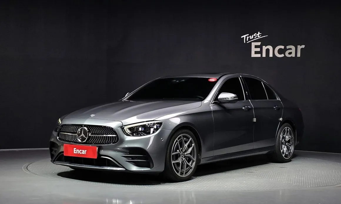 Mercedes-Benz E-Class — фото 1
