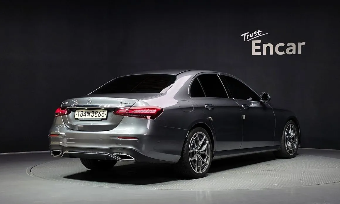 Mercedes-Benz E-Class — фото 3