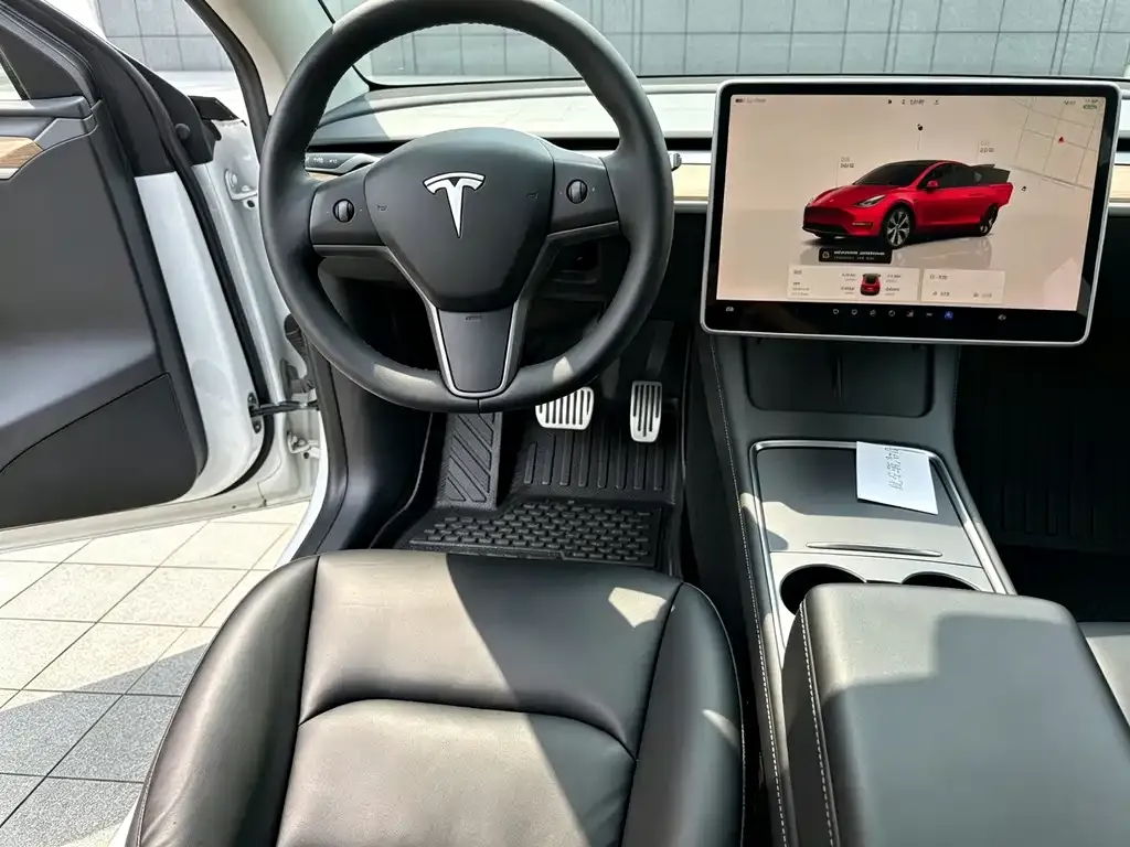 Tesla Model Y — фото 3