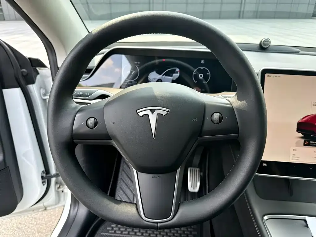 Tesla Model Y — фото 7