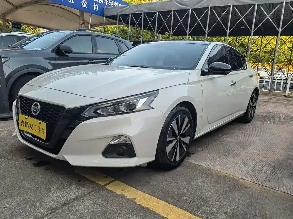 Nissan Teana — фото 1