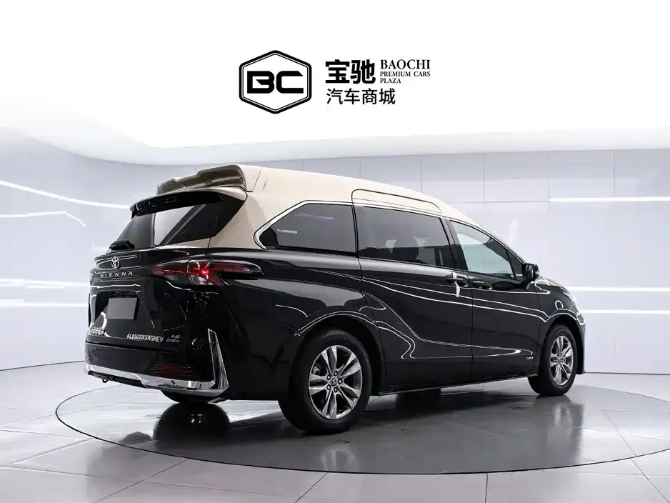 Toyota Sienna — фото 3