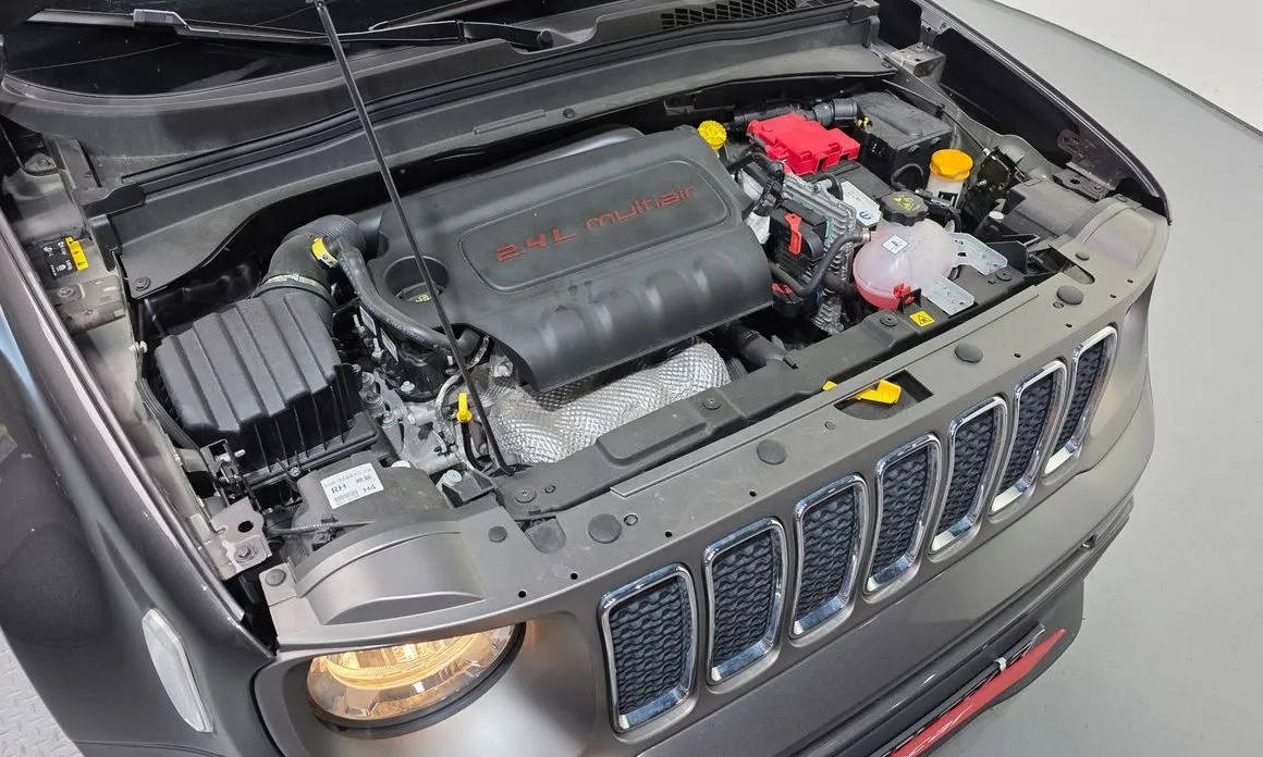 Jeep Renegade — фото 10