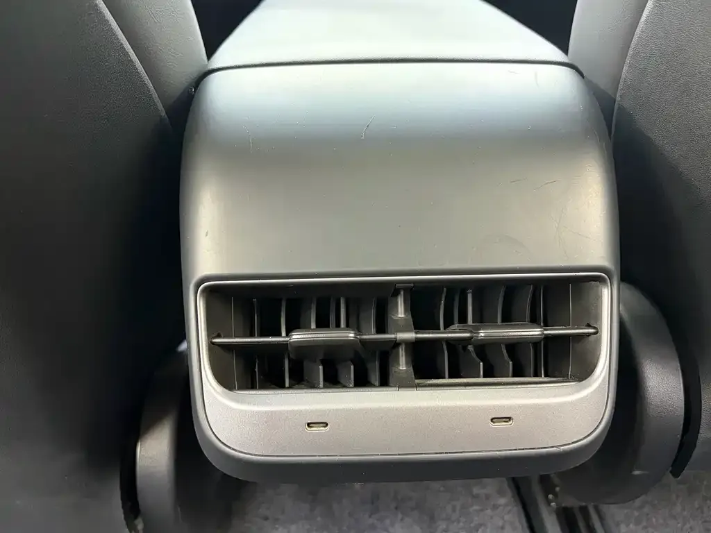 Tesla Model 3 — фото 3