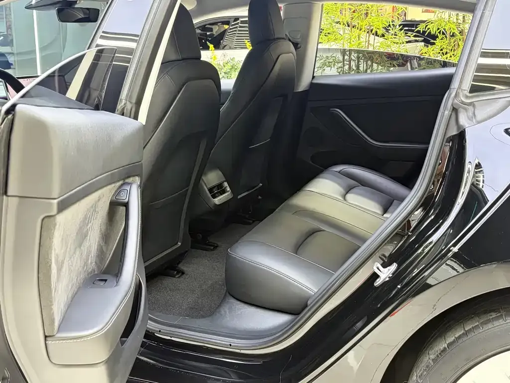Tesla Model 3 — фото 6