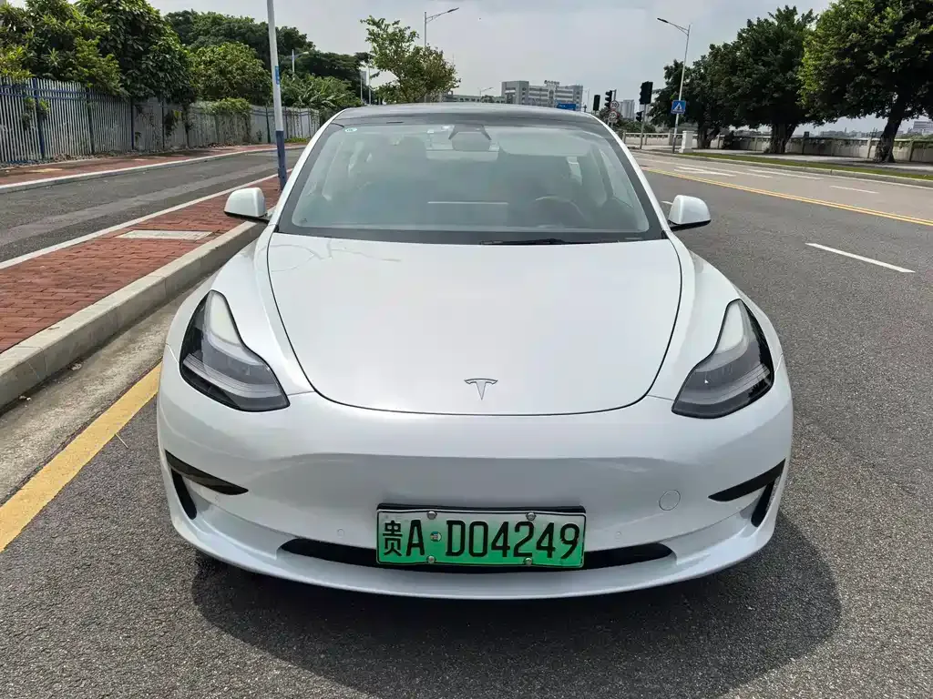 Tesla Model 3 — фото 5