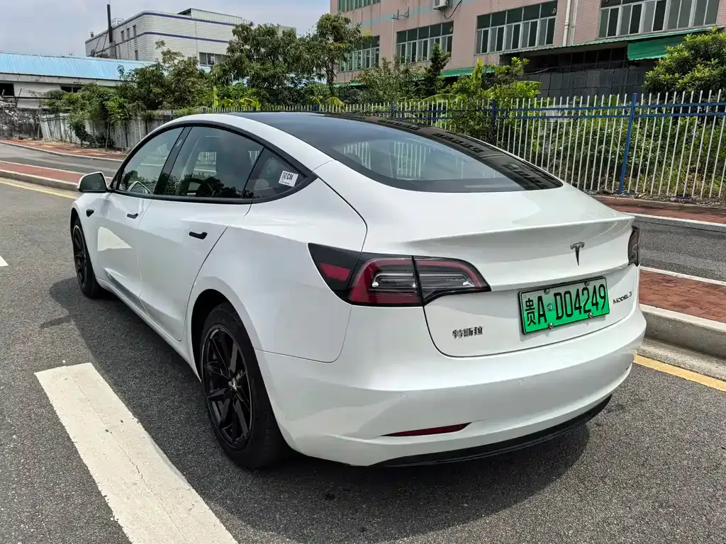 Tesla Model 3 — фото 7