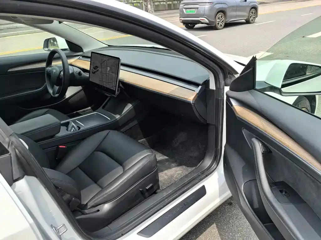 Tesla Model 3 — фото 4