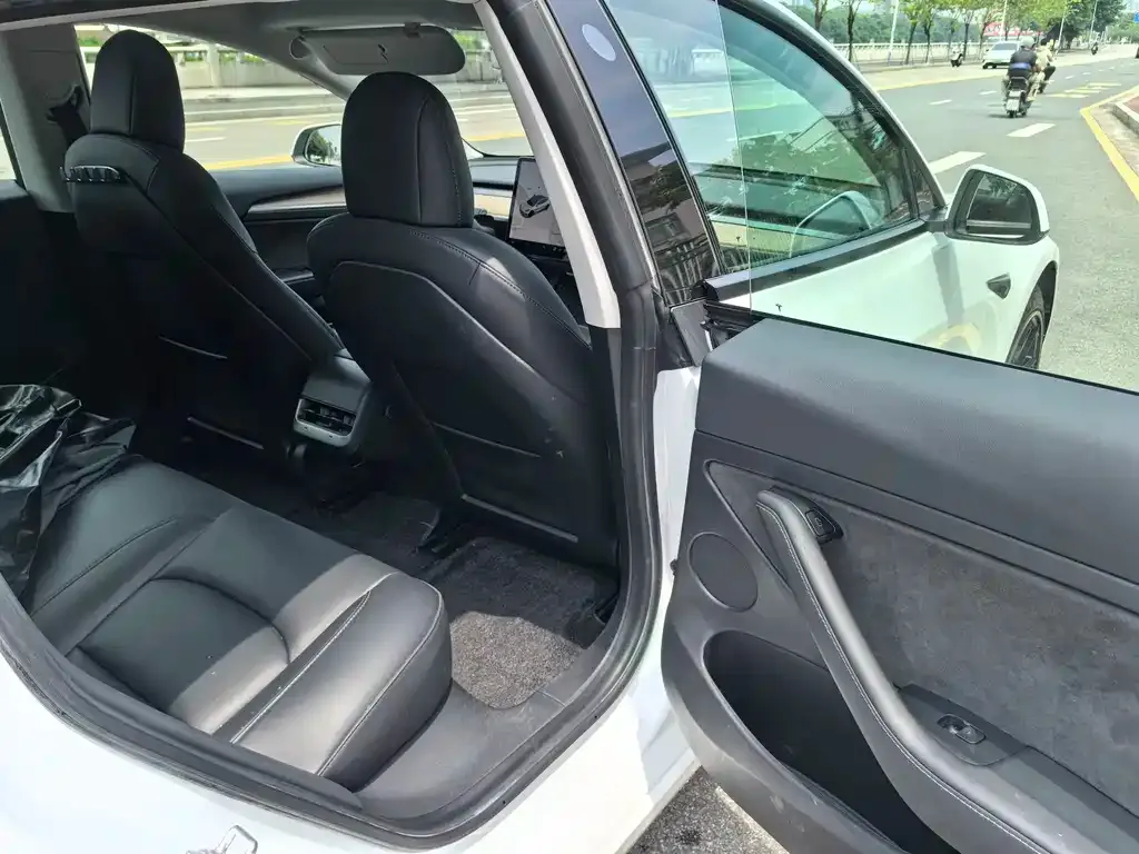 Tesla Model 3 — фото 3