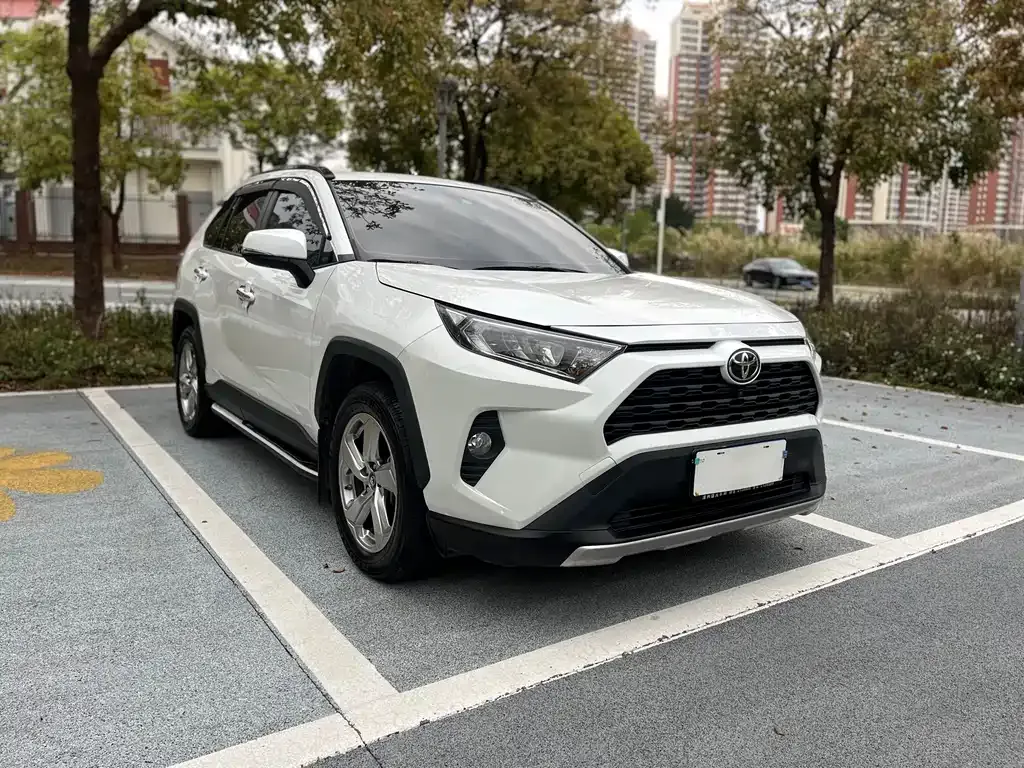 Toyota RAV4 — фото 4