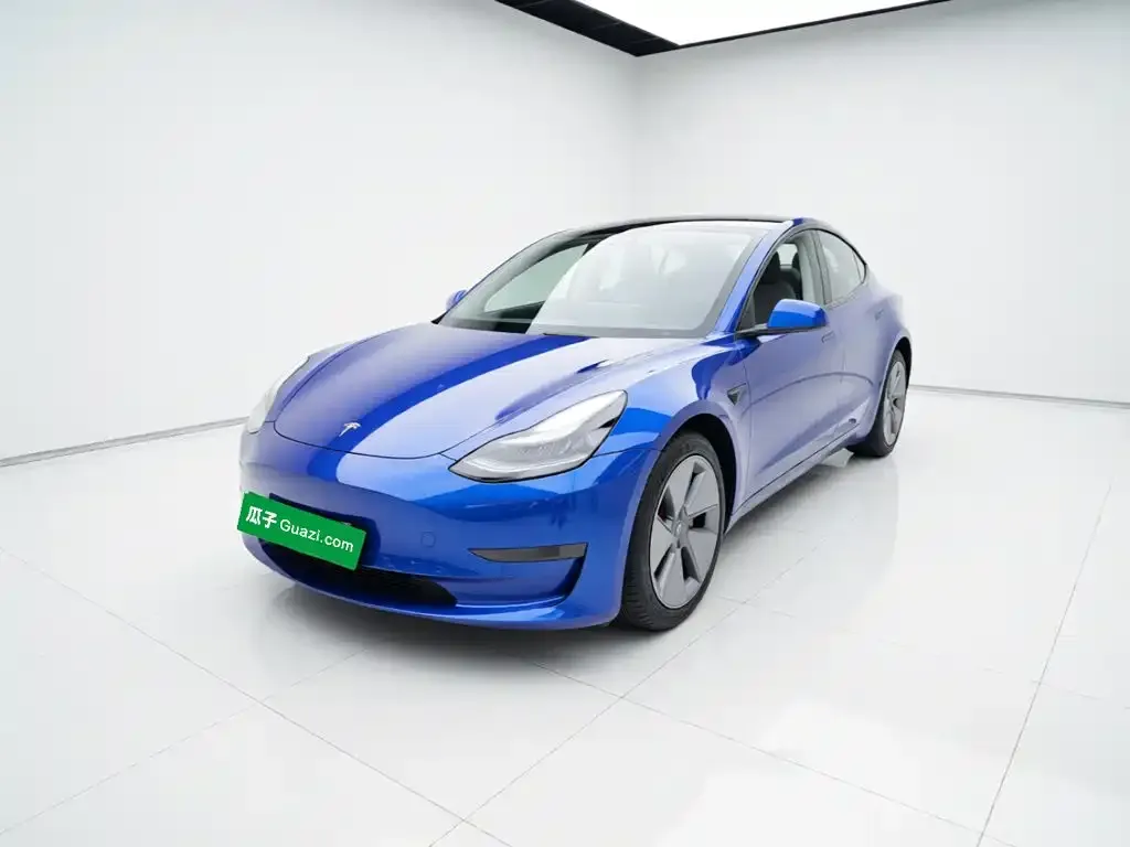 Tesla Model 3 — фото 1