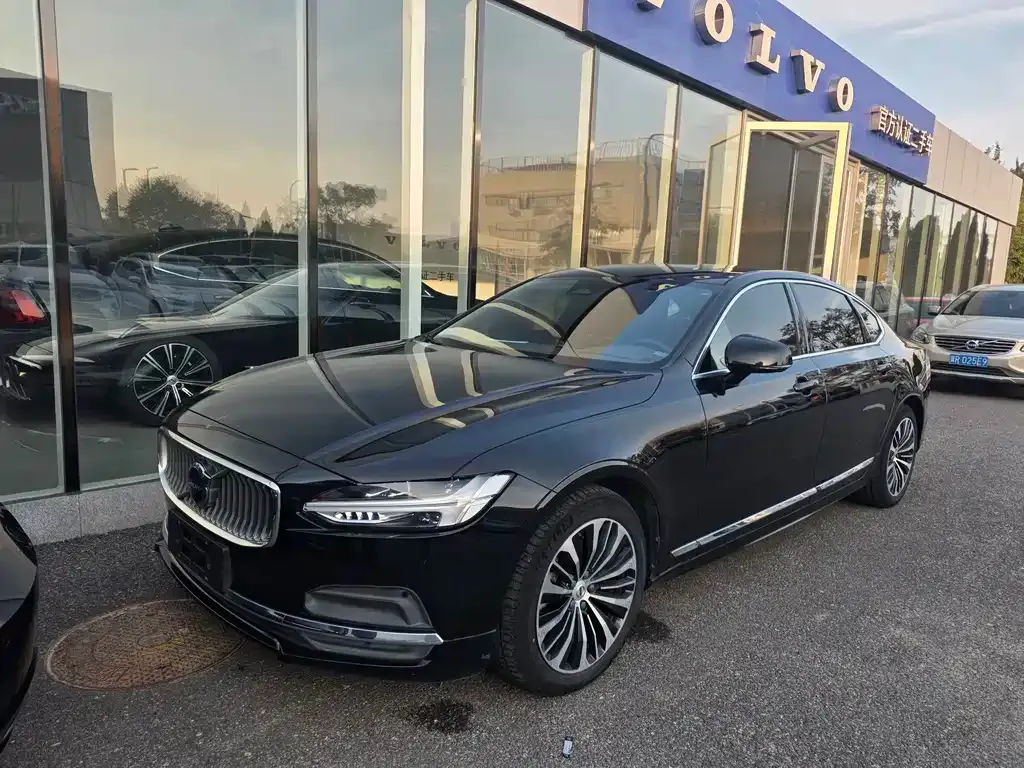 Volvo S90 — фото 1