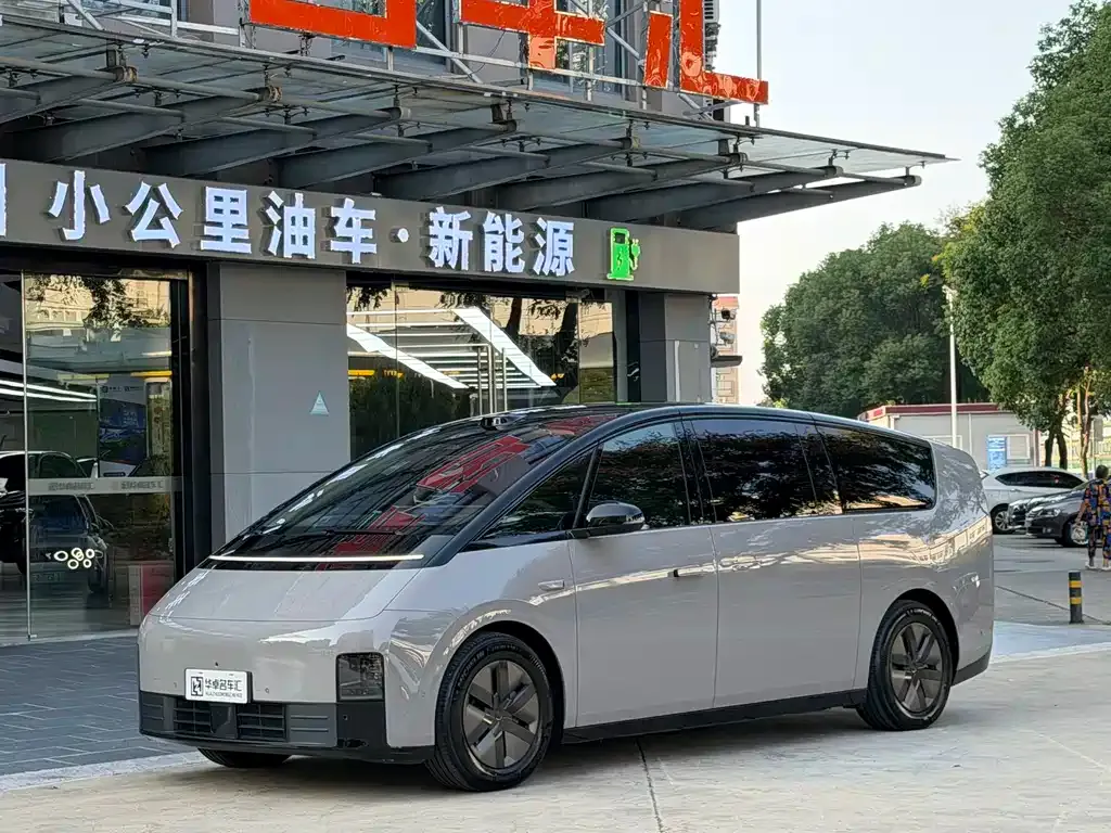Li Auto MEGA — фото 1
