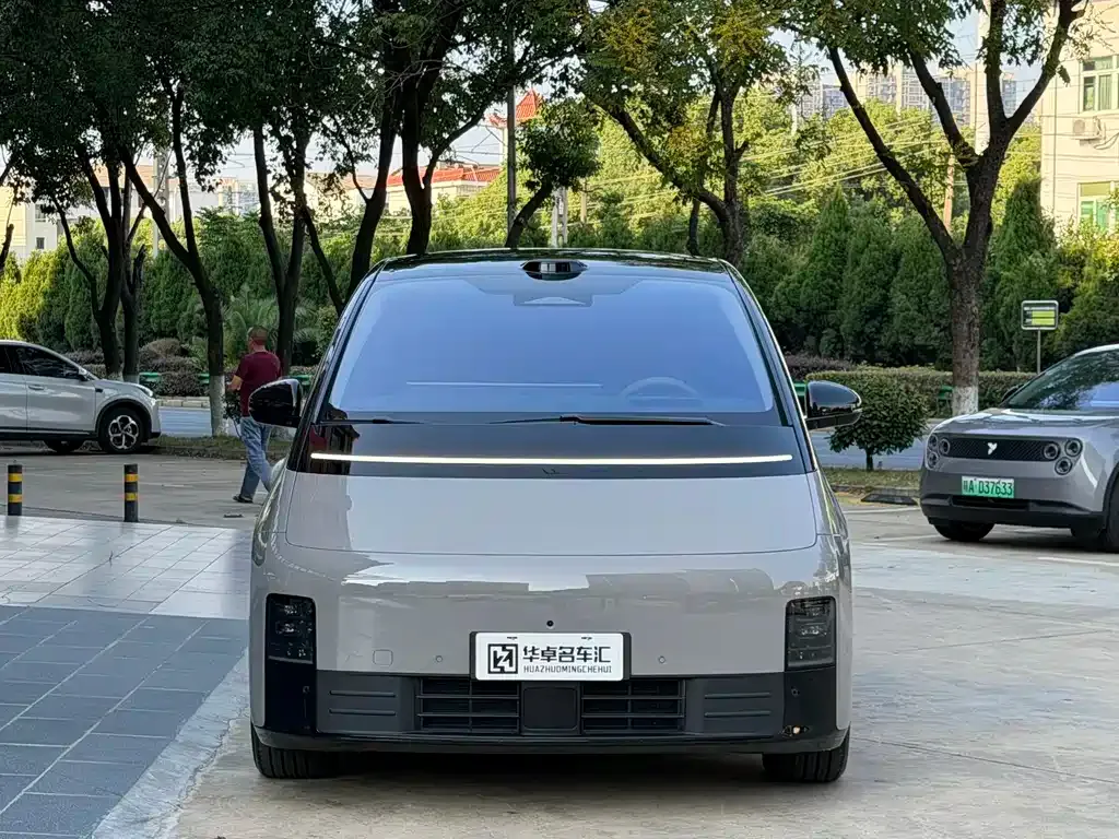 Li Auto MEGA — фото 6
