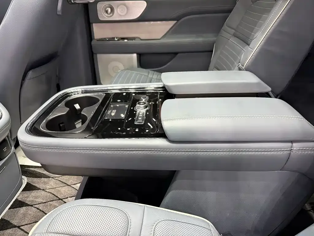 Lincoln Navigator — фото 2