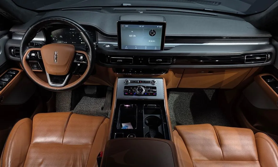 Lincoln Aviator — фото 10