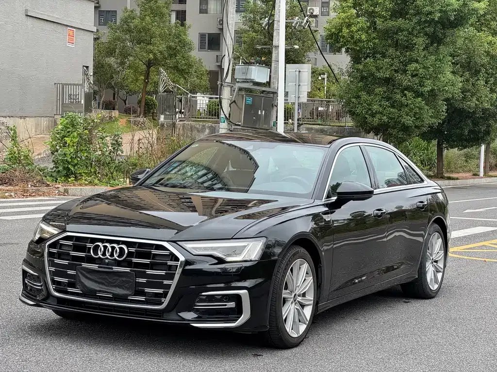 Audi A6L — фото 1
