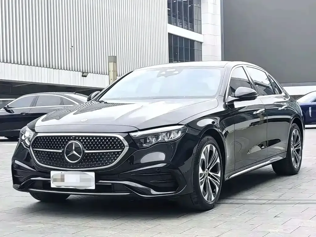Mercedes-Benz E-Class — фото 1