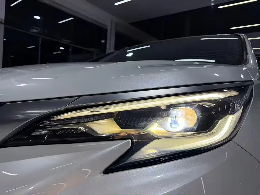 Toyota Granvia — фото 10