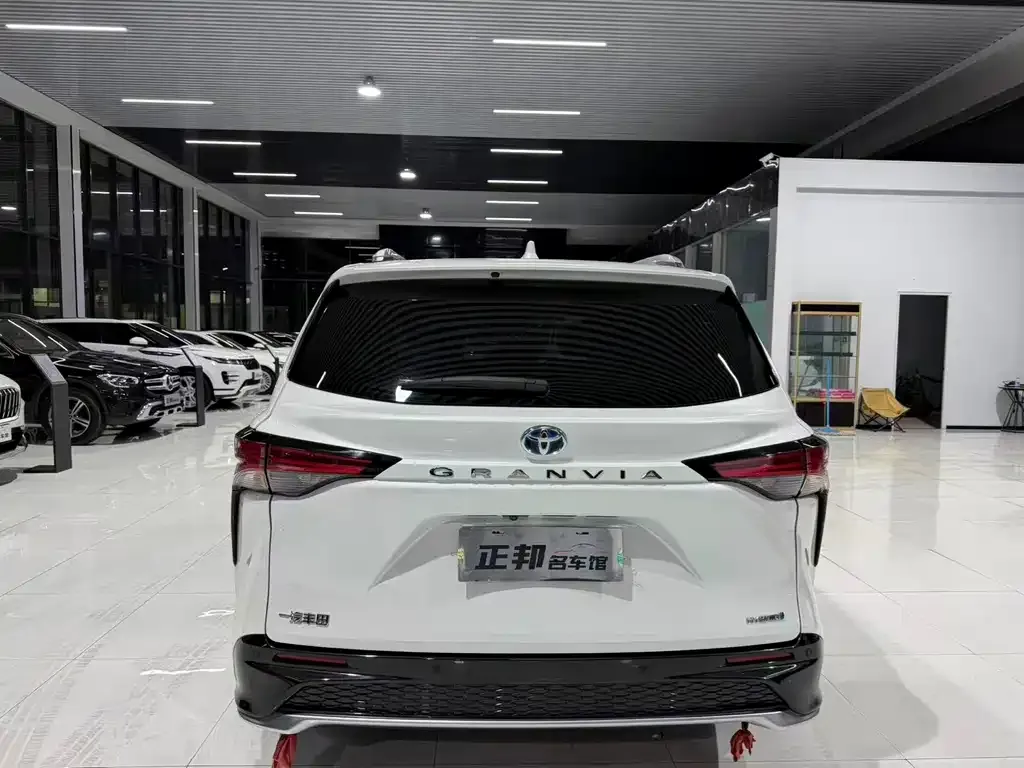 Toyota Granvia — фото 9