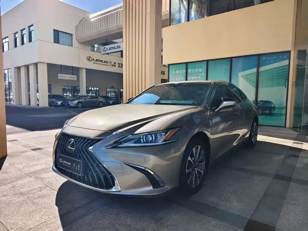 Lexus ES — фото 1