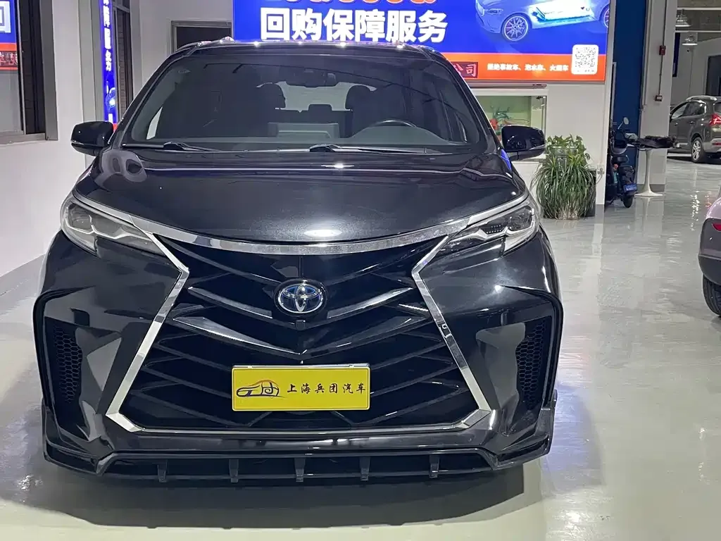 Toyota Sienna — фото 10