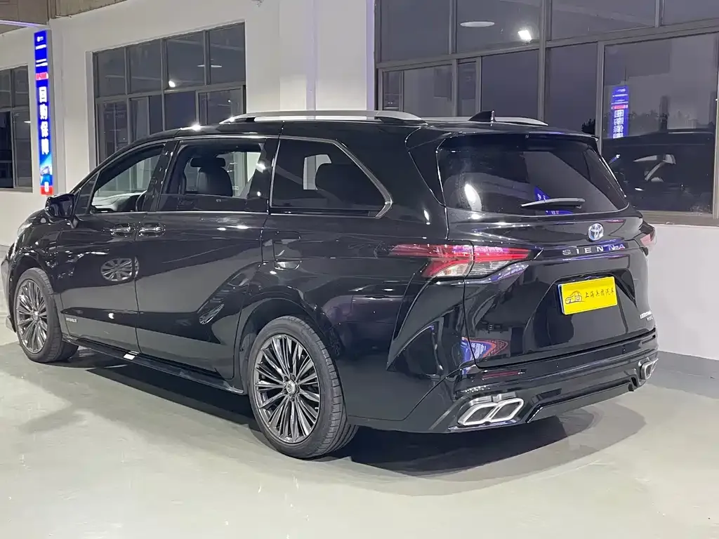 Toyota Sienna — фото 3