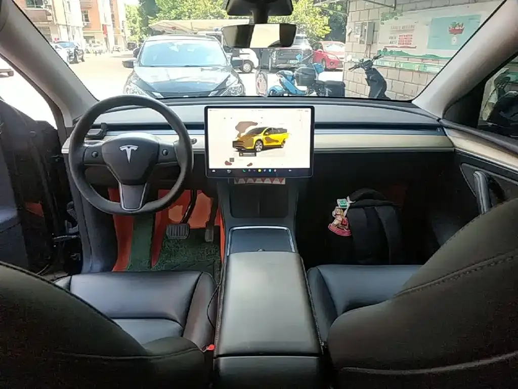 Tesla Model Y — фото 2