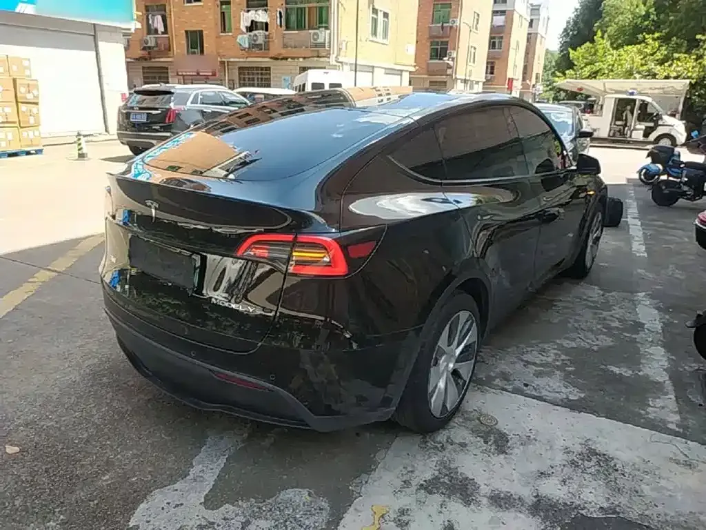 Tesla Model Y — фото 4