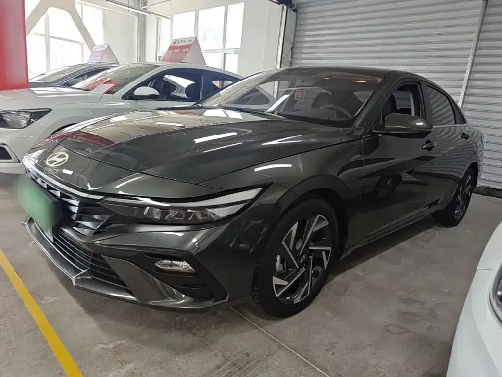 Hyundai Elantra — фото 5