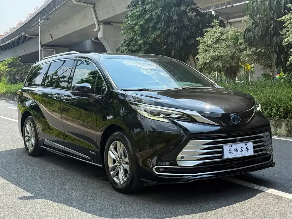 Toyota Sienna — фото 9