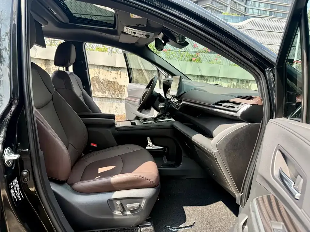 Toyota Sienna — фото 2