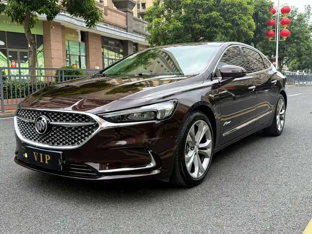 Buick LaCrosse — фото 1