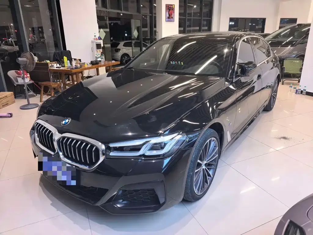 BMW 5 Series — фото 1