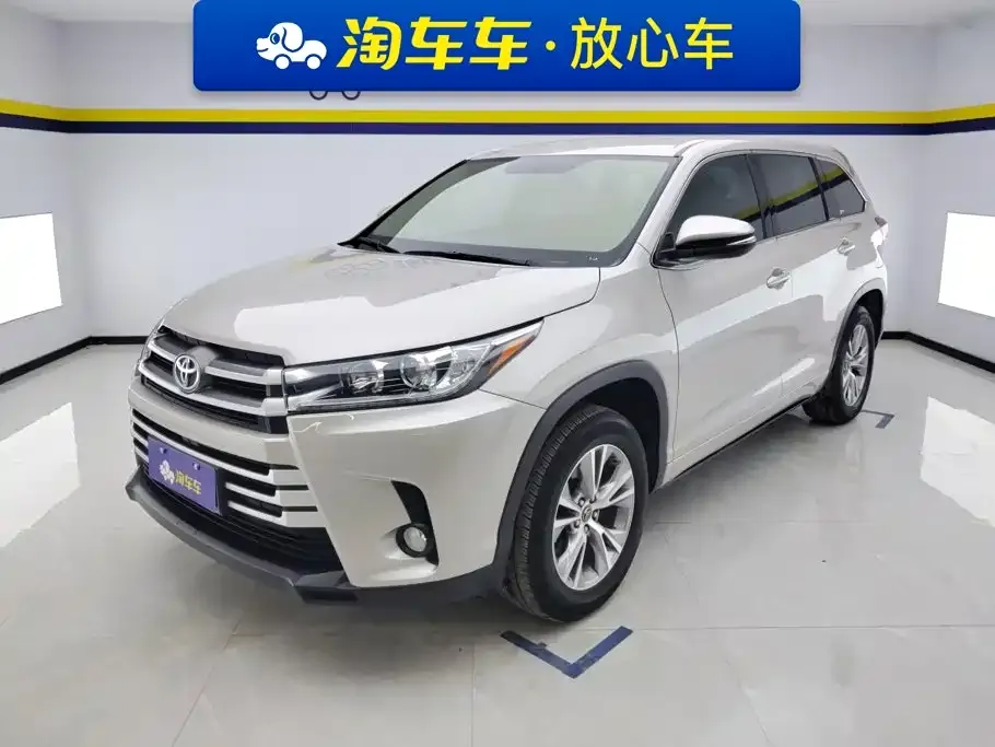 Toyota Highlander — фото 1