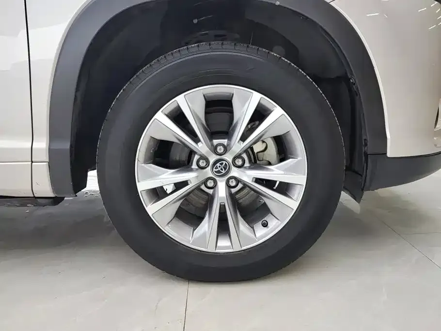 Toyota Highlander — фото 4