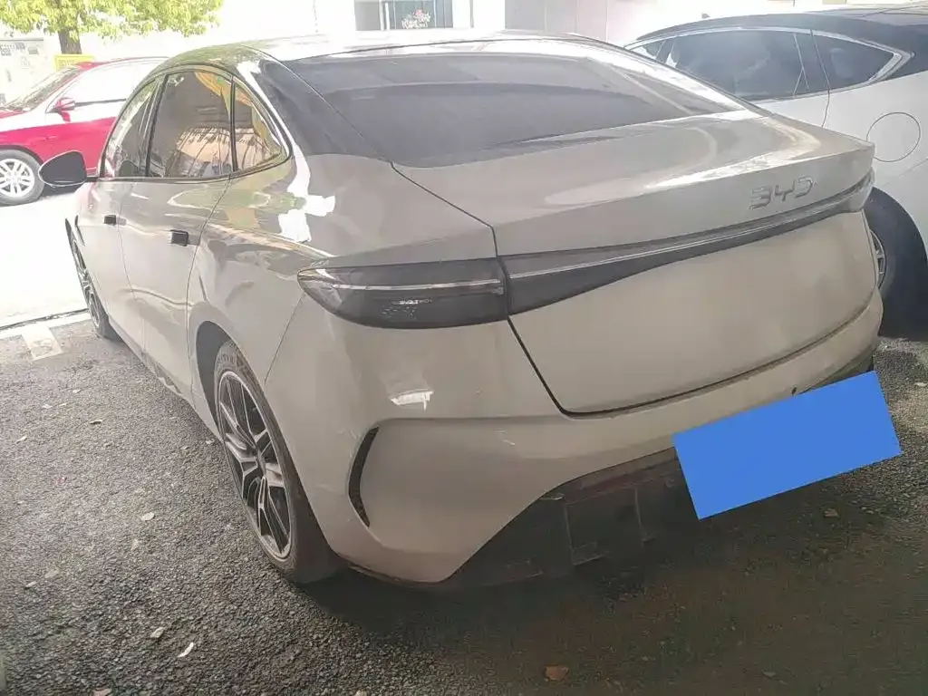 BYD Seal — фото 10